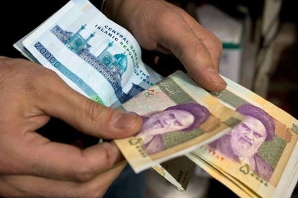 کارمندان در سال ۱۴۰۴ چقدر کمک هزینه از دولت دریافت می‌کنند؟