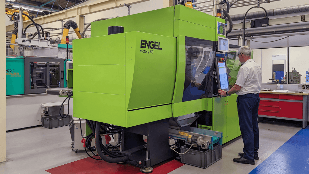 صرفه‌جویی در هزینه با تسلط بر عملیات دستگاه تزریق: نکاتی که مدیران تولید باید بدانند